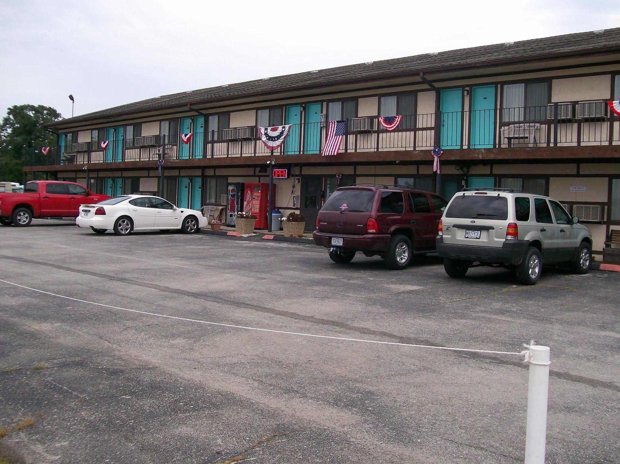 Osage Bluff LodgeWarsaw エクステリア 写真